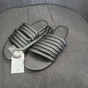 NWT Women's 7 Time And Tru Tubular Multi Band Black Slides Sandals Flip Flops